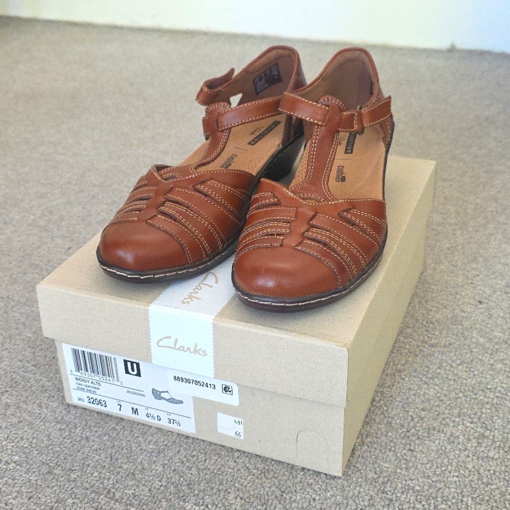 Clarks Brown Leather Flats with Elegant Perforations